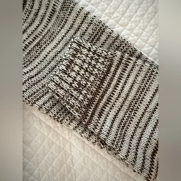 Vintage Gucci Women's Cable Knit Sweater in Chocolate and White Size M